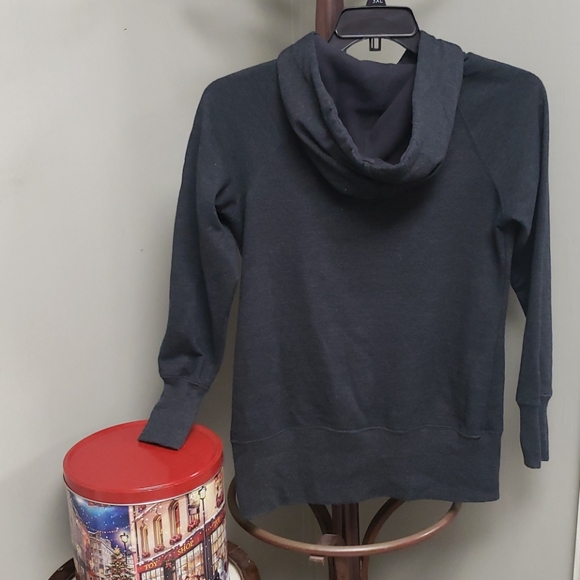 Long, slim fit hoodie. - Picture 5 of 10